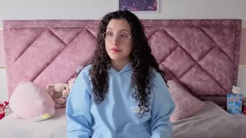 Snapshot of charlote__miller chatting on September 15, 12:28 pm You honey online show from September 15, 12:28 pm