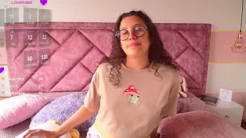 Snapshot of charlote__miller chatting on February 27, 2:43 pm You honey online show from February 27, 2:43 pm