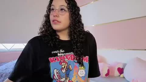 Snapshot of charlote__miller chatting on October 15, 12:39 pm You honey online show from October 15, 12:39 pm
