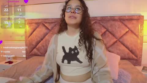 Snapshot of charlote__miller chatting on February 25, 1:20 am You honey online show from February 25, 1:20 am