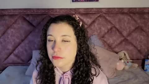 Snapshot of charlote__miller chatting on September 10, 11:44 am You honey online show from September 10, 11:44 am