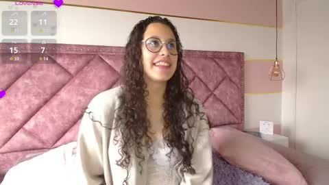 Snapshot of charlote__miller chatting on March 4, 11:19 am You honey online show from March 4, 11:19 am