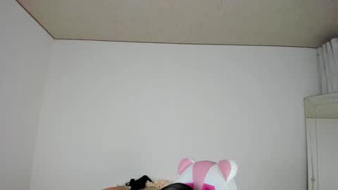 Snapshot of charlote_cowell_sub_ chatting on March 11, 1:05 am online show from March 11, 1:05 am