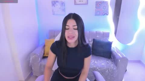 Snapshot of charlote_cowell_sub_ chatting on October 13, 7:49 pm online show from October 13, 7:49 pm