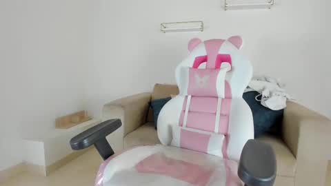 Snapshot of charlote_cowell_sub_ chatting on September 30, 9:03 pm online show from September 30, 9:03 pm