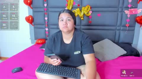 Snapshot of charlott_liam chatting on February 22, 6:52 pm charlott_liam online show from February 22, 6:52 pm