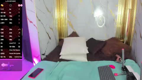 charlotte__milf online show from March 15, 9:51 pm