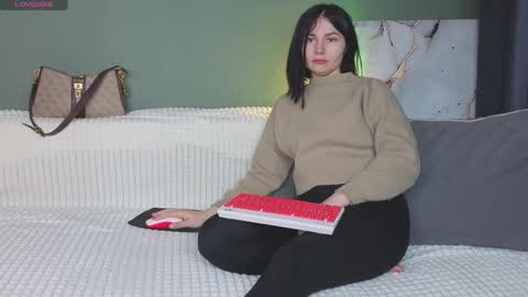 Snapshot of charlotte_daly chatting on October 15, 4:16 am Charlotte online show from October 15, 4:16 am