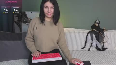 Snapshot of charlotte_daly chatting on October 20, 4:17 am Charlotte online show from October 20, 4:17 am