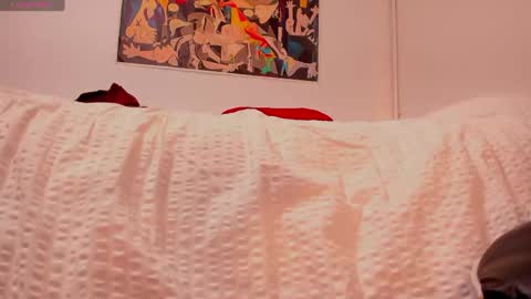 Laura online show from April 16, 4:18 pm