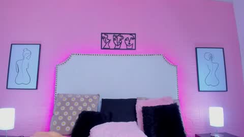 Snapshot of charlotte_kisss chatting on October 4, 10:51 pm Charlotte online show from October 4, 10:51 pm