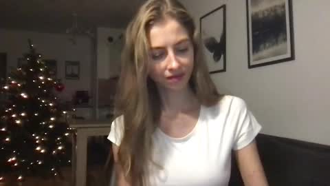 Charlotte Roche online show from December 1, 4:38 pm