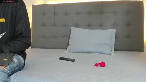 charlotteandsimon online show from October 23, 12:17 pm