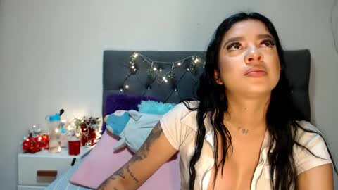 charlottee07 online show from December 18, 4:52 am