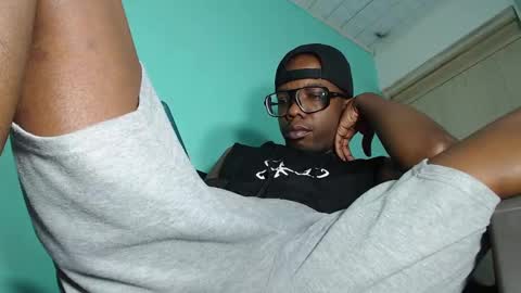 charly_vergonti_ online show from December 31, 1:15 am