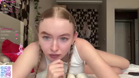 Snapshot of charming_daisy chatting on October 14, 10:29 am my fansly Charming daisy              My Wishlist  for new toys     online show from October 14, 10:29 am