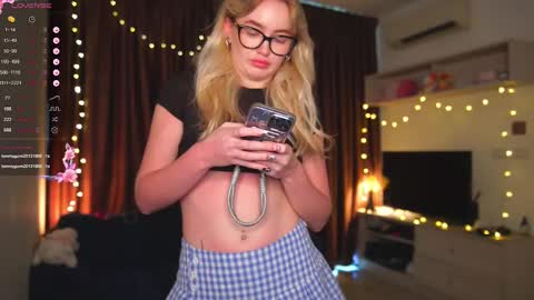 Snapshot of charming_daisy chatting on March 7, 2:36 am my fansly Charming daisy              My Wishlist  for new toys     online show from March 7, 2:36 am