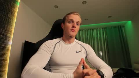 Chase Reed online show from October 31, 2:06 pm