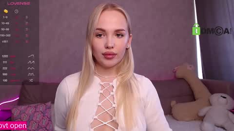Snapshot of chatur_babes_ chatting on February 27, 6:24 am Im Elya   inst Elya Elfie  online show from February 27, 6:24 am
