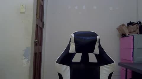Snapshot of chelly4u69 chatting on October 3, 5:16 am chelly4u69 online show from October 3, 5:16 am
