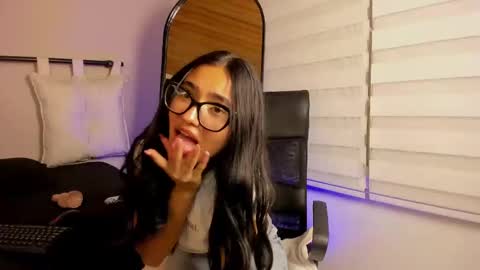 Snapshot of cherry_bunnyx chatting on October 3, 4:43 am cherry_bunnyx online show from October 3, 4:43 am