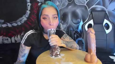 cherry jenklins87 online show from March 28, 4:14 am