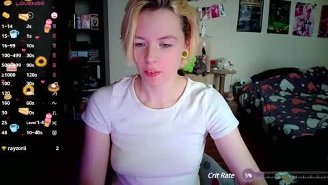 Snapshot of cherrybaby_0 chatting on December 18, 7:04 am cherrybaby_0 online show from December 18, 7:04 am