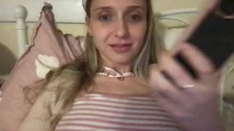 cherryflavorxx online show from March 29, 2:13 am