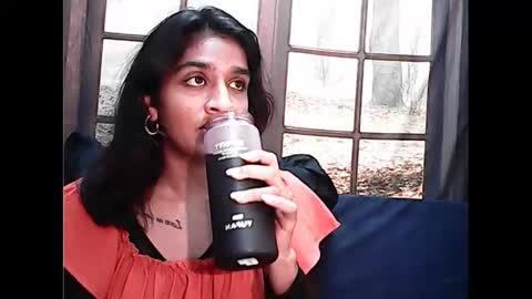 leah online show from February 7, 6:35 am