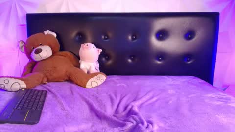 Snapshot of cherrylionn chatting on October 15, 3:54 am Cherry online show from October 15, 3:54 am