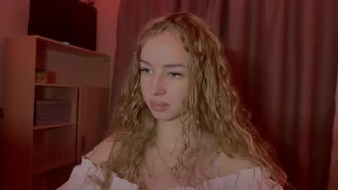 Evie online show from November 14, 2:19 pm