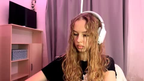 Evie online show from October 15, 5:22 am