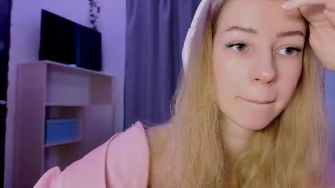 Evie online show from October 27, 9:20 am