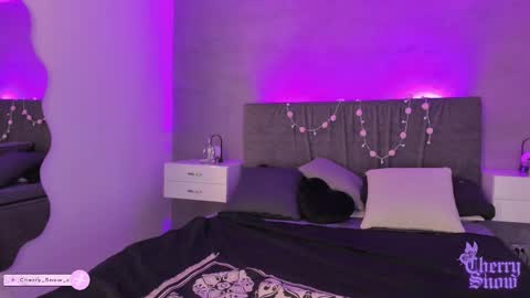 Snapshot of cherrysnow_ chatting on October 7, 5:36 am Cherry online show from October 7, 5:36 am