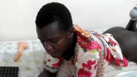 chichie_ online show from April 5, 5:21 pm