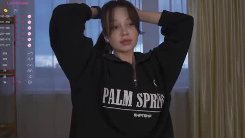 Nicole online show from November 25, 5:28 am