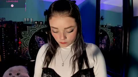 Chloeallennn  online show from May 14, 4:27 pm