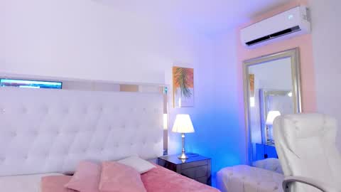 Chloe online show from November 29, 12:02 pm