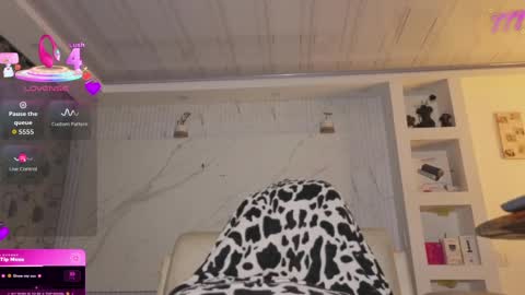 chloe_cooperr online show from April 21, 1:20 am