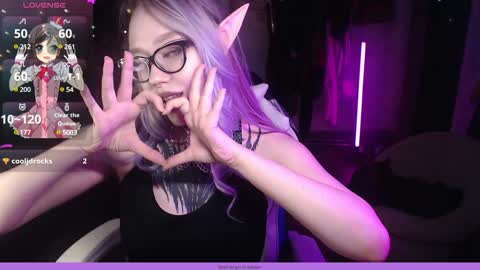 Snapshot of chloe_crystall_killer chatting on December 5, 8:38 pm chloe_crystall_killer online show from December 5, 8:38 pm