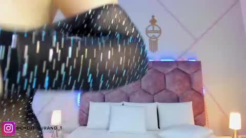 Snapshot of chloe_durand_ chatting on September 11, 9:05 pm chloe_durand_ online show from September 11, 9:05 pm