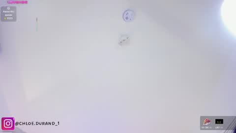 Snapshot of chloe_durand_ chatting on October 4, 9:01 pm chloe_durand_ online show from October 4, 9:01 pm
