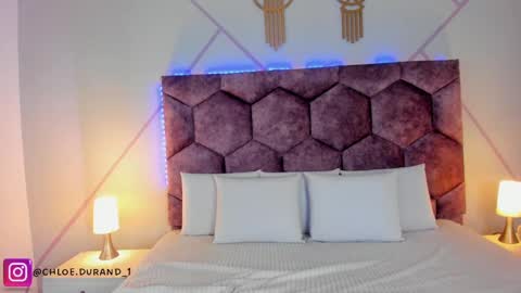 Snapshot of chloe_durand_ chatting on October 9, 8:58 pm chloe_durand_ online show from October 9, 8:58 pm