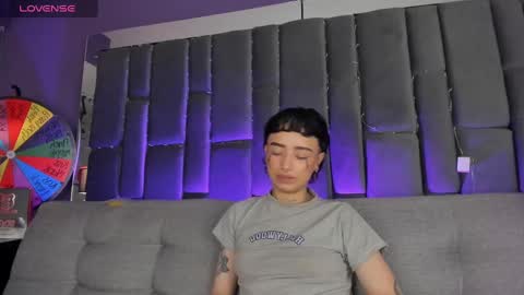 Isabella curly hair - Anastasia short hair  online show from January 10, 7:00 pm