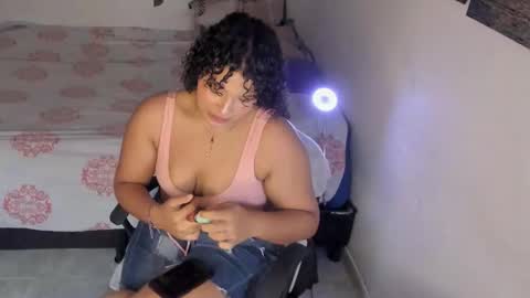 chloe_kisses online show from March 18, 11:49 am