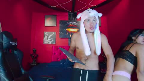 chloe_magnusknight_ online show from March 21, 3:56 am