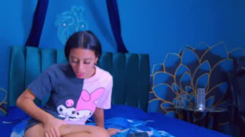 chloe_magnusknight_ online show from April 7, 12:40 pm