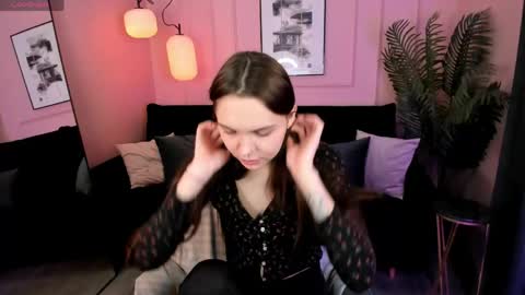 Chloe online show from May 24, 5:58 am