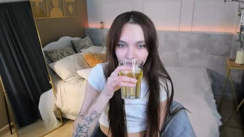 Chloe online show from May 26, 2:12 pm