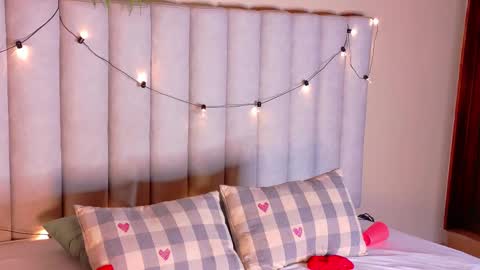 C H L O E  online show from March 2, 2:27 am